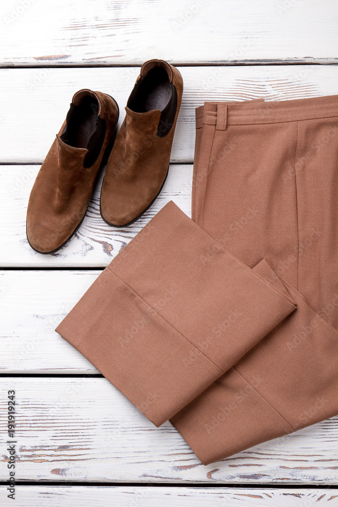 Φωτογραφία Female brown trousers and shoes