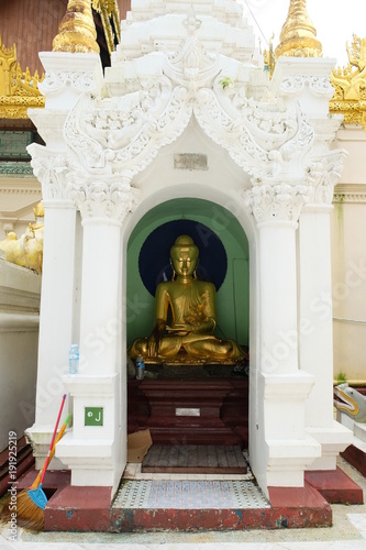 Shwedagon Buddha