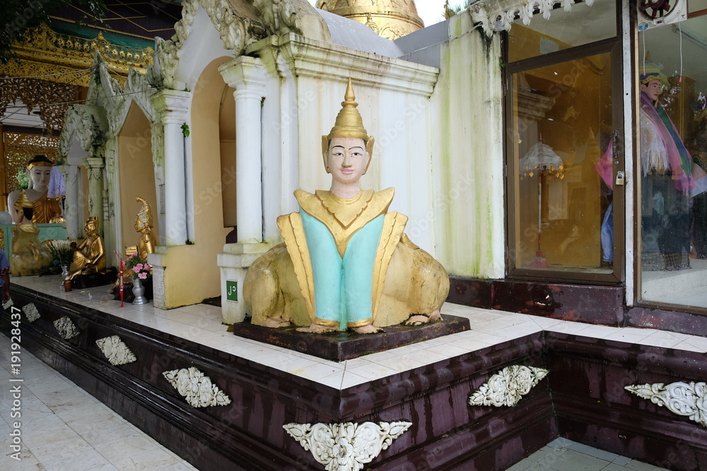 Manote Thiha at the Shwedagon Pagoda
