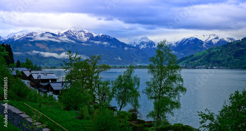 Schilderij op canvas Lake Zell in the evening with cloudy sky