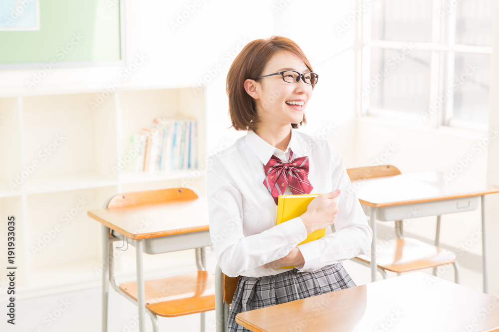 本を読む学生 本を読む学生
