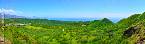 ダイヤモンドヘッド火口の内部の景観（パノラマ）