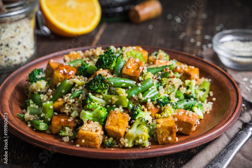 quinoa with tofu and vegetables