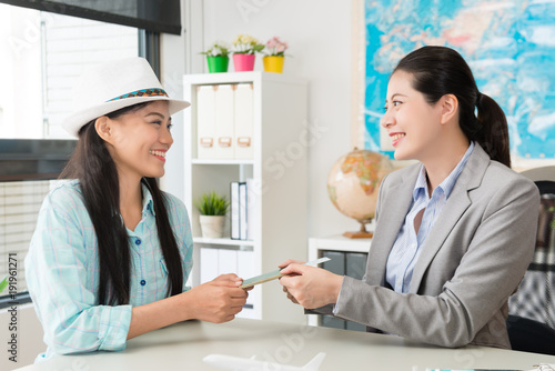 Φωτογραφία young travel agent company office worker woman