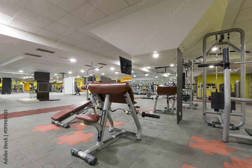 Obraz premium Interior of a gym with equipment