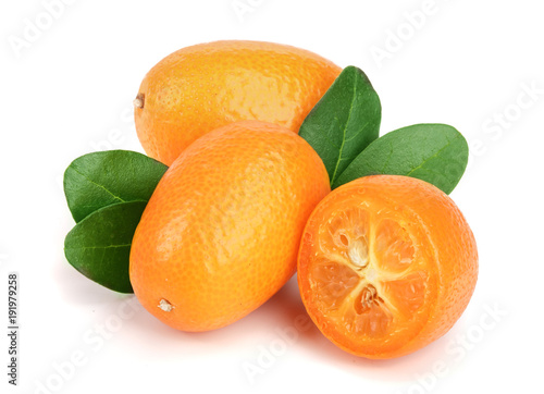 Cuadro en lienzo Cumquat or kumquat with leaf isolated on white background close up