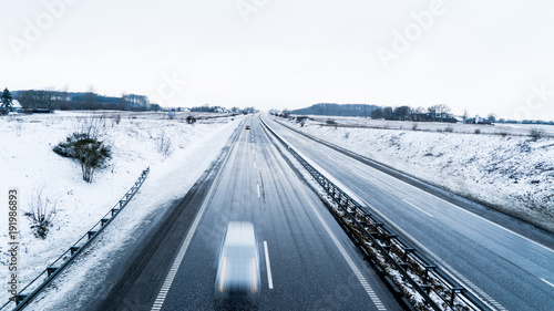 Motorway in winter © bayleeoglouie