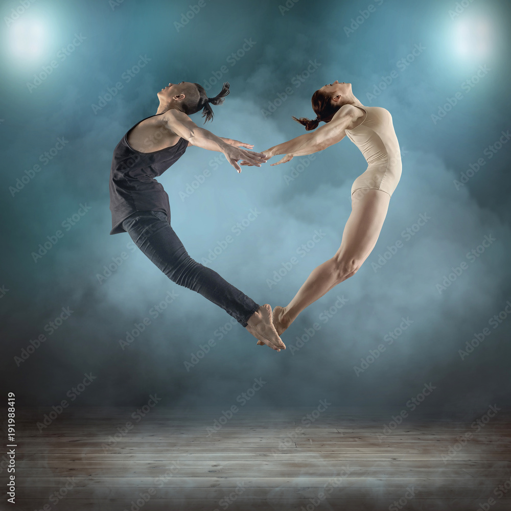 Two Contemporary Dance Performers Poses in Studio Stock Image - Image of  activity, gymnastic: 166672931
