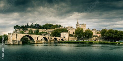 Sur le Pont d'Avignon