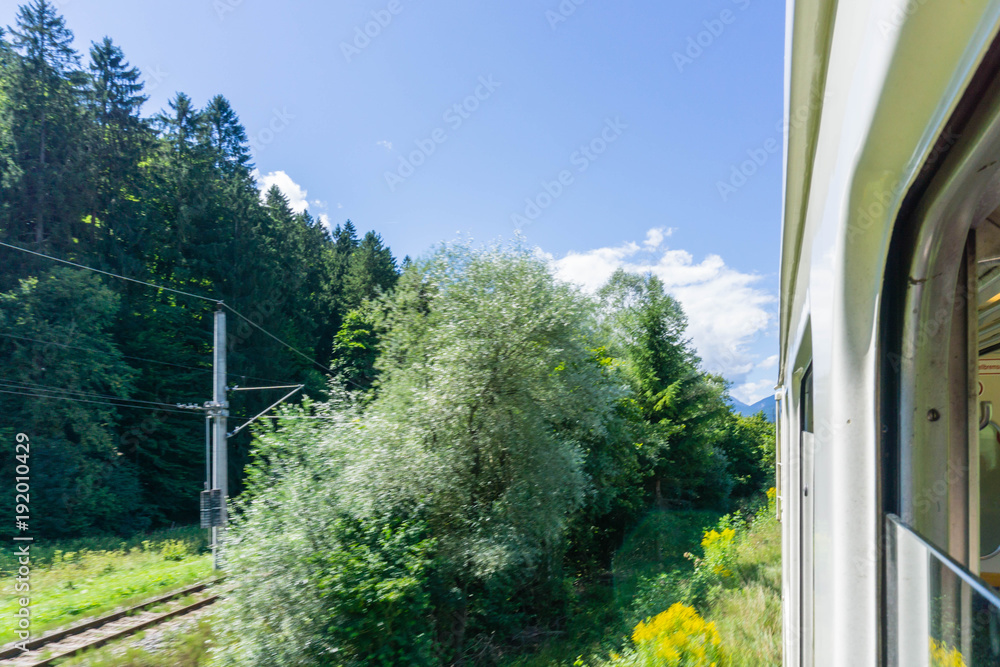 Fototapeta premium Zugfahrt ins Gebirge