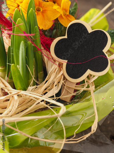 Fototapeta Naklejka Na Ścianę i Meble -  Springtime decoration with a small chalkboard