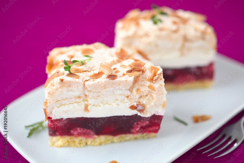 Baiser- Himbeer- Torte Baiser- Himbeer- Torte