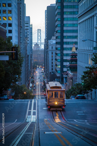 Obraz na płótnie San Francisco Cable Car on California Street in twilight, California, USA w salonie