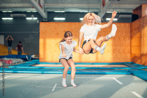 Bild auf Leinwand two sisters bouncing in the trampoline park