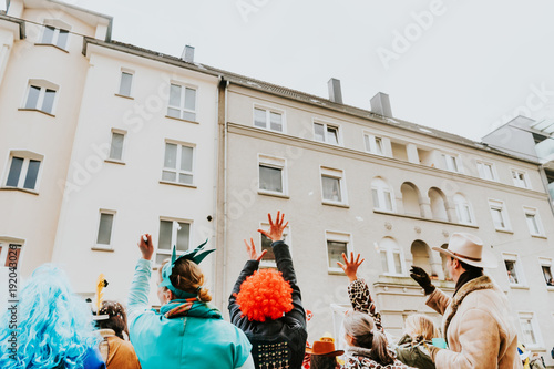 Menschen beim Karneval