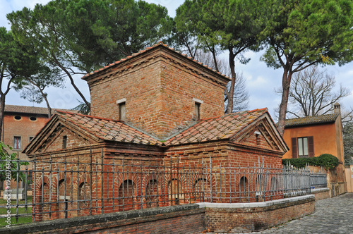 Ravenna, il Mausoleo di Galla Placidia  © lamio