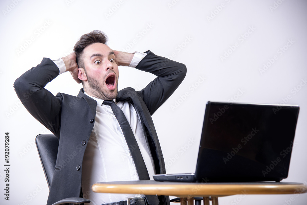Φωτογραφία Shocked business man in disbelief overreacting to bad news he's seeing on his la