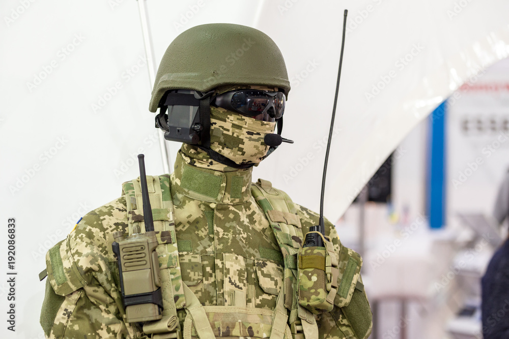 Mannequin in army uniform and equipment. Safety helmet and goggles. Special  .. radio communication device. Modern warfare facilities foto de Stock |  Adobe Stock
