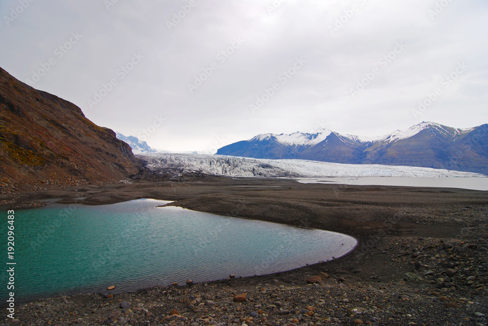 アイスランドの氷河と湖