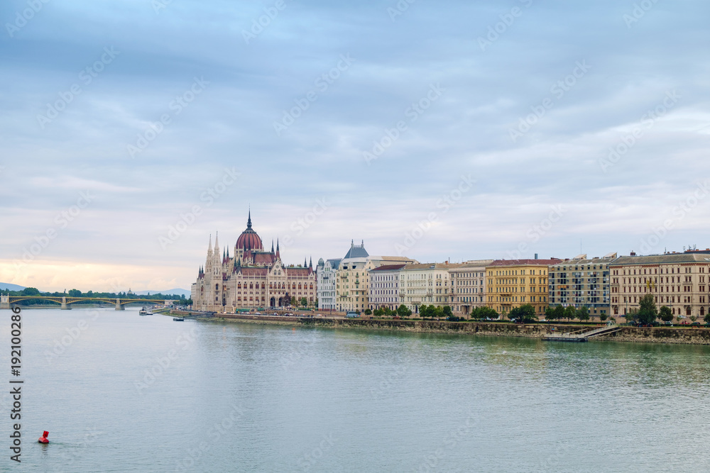 Fototapeta premium Hungarian parliament building