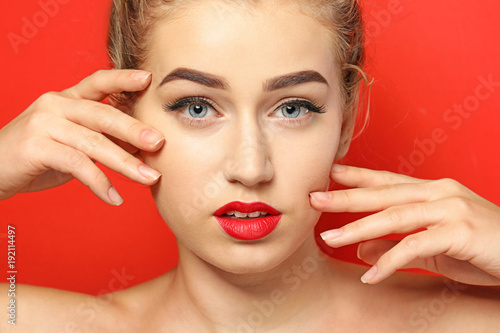 Portrait of young woman wit...