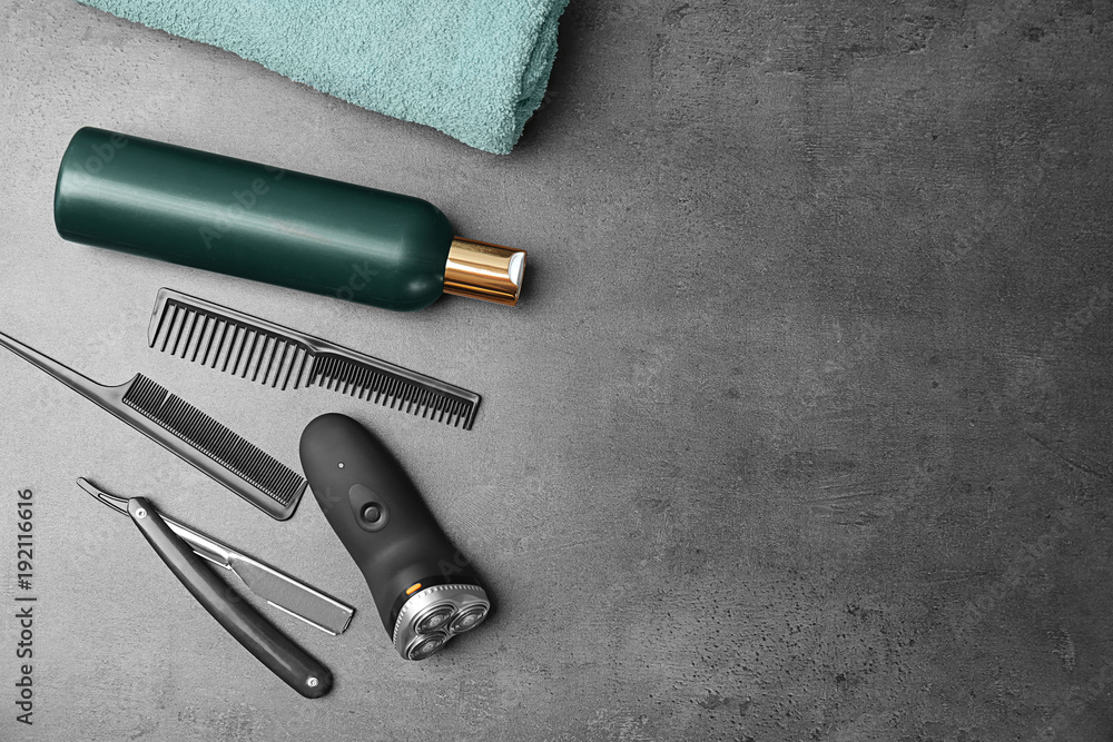 Naklejka premium Shaving accessories for man on grey background