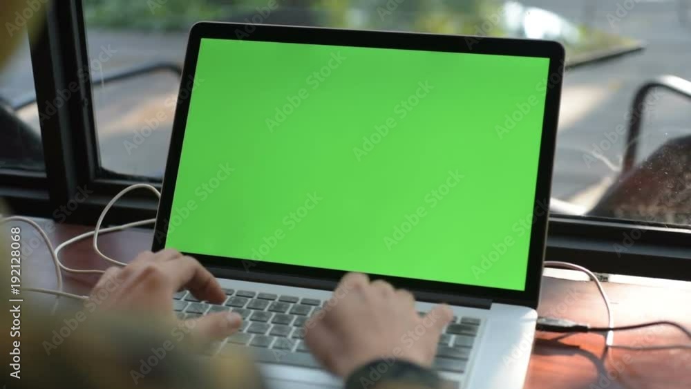 00:01 | 00:11
1×
Human hand typing computer laptop with green screen in the coffee shop.
00:01 | 00:11
1×
Human hand typing computer laptop with green screen in the coffee shop.