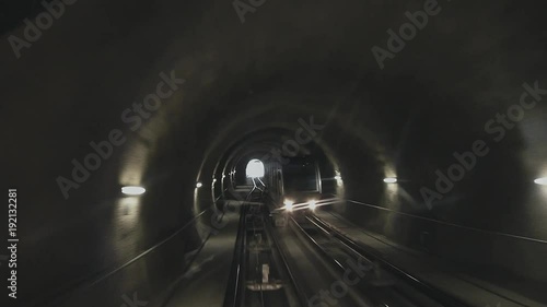 Bergbahn in Tirol fährt durch Tunnel und begegnet entgegenkommendem Zug photo