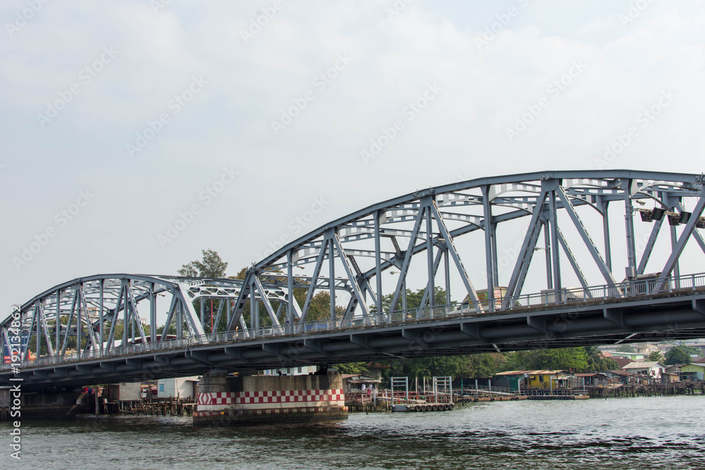 タイ・バンコク・チャオプラヤ川・ボート・鉄橋