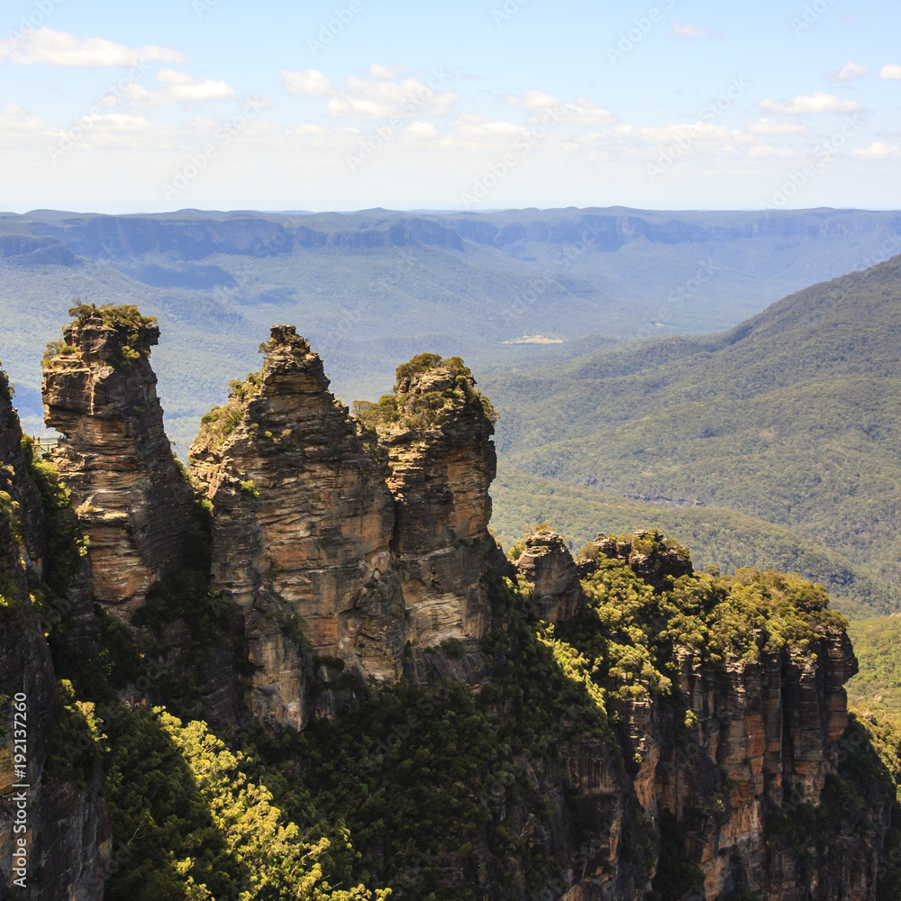 The Three Sisters is the Blue Mountains’ most Impressive landmark. Located at Echo Point Katoomba. Blue Mountains, New South Wales, Australia 