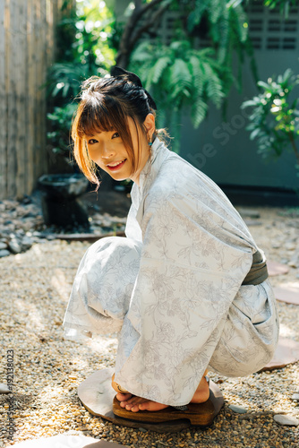 Картината върху платно Onsen series: Asian woman in yukata, casual summer kimono