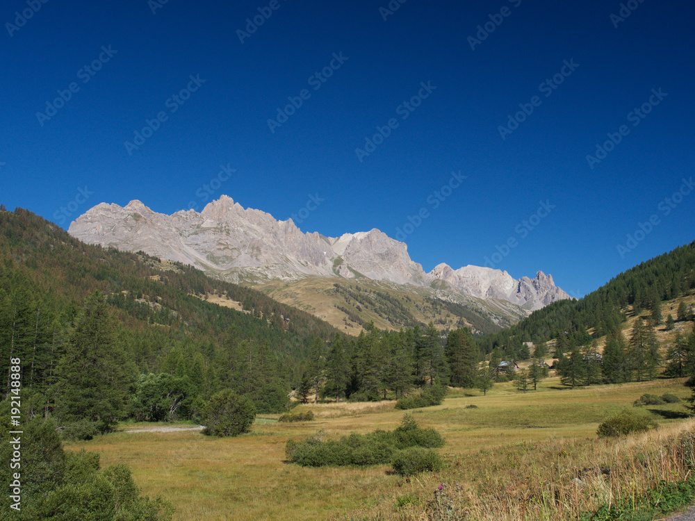 Einsames Tal in Frankreich , Alpen, im Sommer