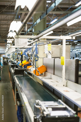 conveyor belt of assembly line for office equipmen