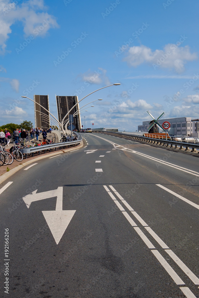 Offene Zugbrücke in Zaanse Schans/NL