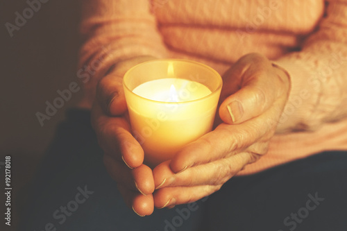 Foto Close up of mature womans hands