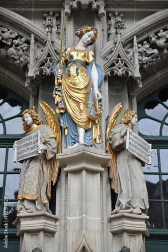 Statue du portail de la cathédrale de Berne en Suisse