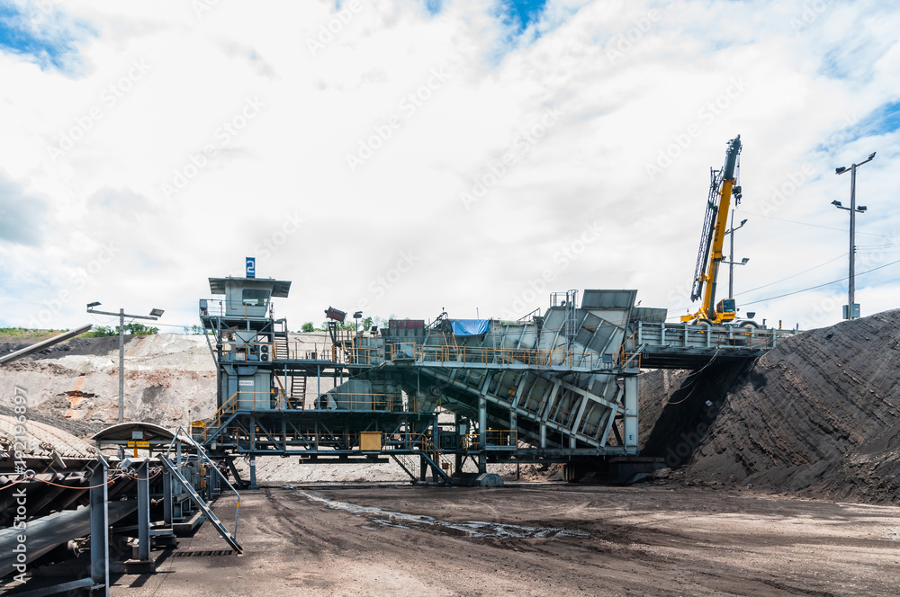 Coal Crusher is mining machinery, or mining equipment to crush coal from the large size to small size in open-pit or open-cast mine as the Coal Production