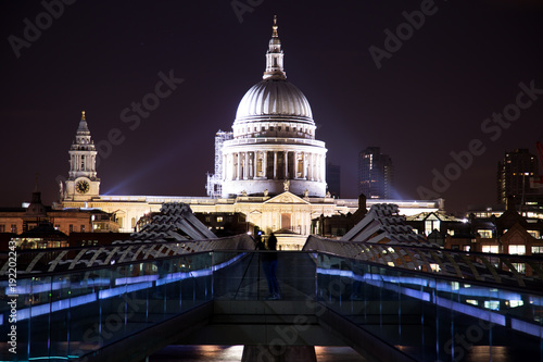 St-Paul's cathedrale during evening
