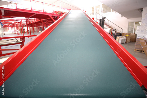 Tableau sur toile Conveyor Belt Up
