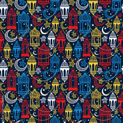 Seamless pattern of Ramadan Kareem lanterns. Happy Ramadan background celebration. © olga_milagros