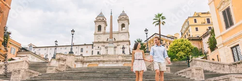 Panel kuchenny z motywem Luxury Europe travel couple on honeymoon vacation walking down Spanish steps stairs in Rome, Italy. European cruise destination italian summer holiday tourists horizontal banner panorama.