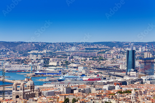 Fototapeta Naklejka Na Ścianę i Meble -  Beautiful cityscape and coastline of Marseille