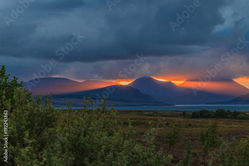 Aufnahme eines imposanten Sonnenuntergangs über den schottischen Highlands fotografiert im September 2014