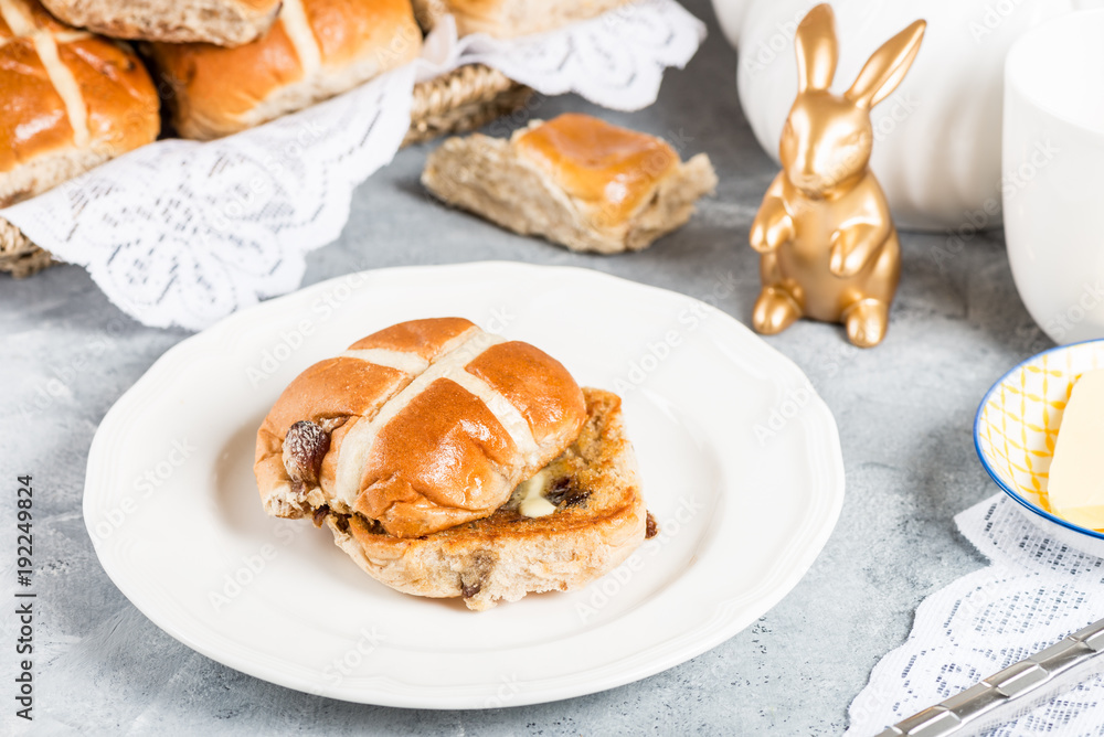 Easter Breakfast with Hot Cross Buns Easter Breakfast with Hot Cross Buns
