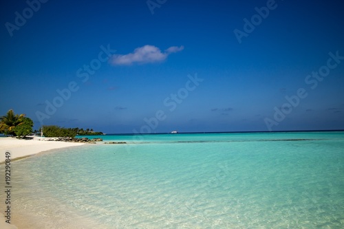 Traumhaftes Wasser und Strand Malediven Sun Island