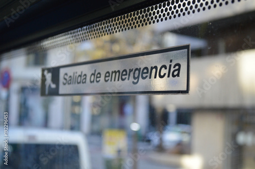Salida de emergencia de un autobus