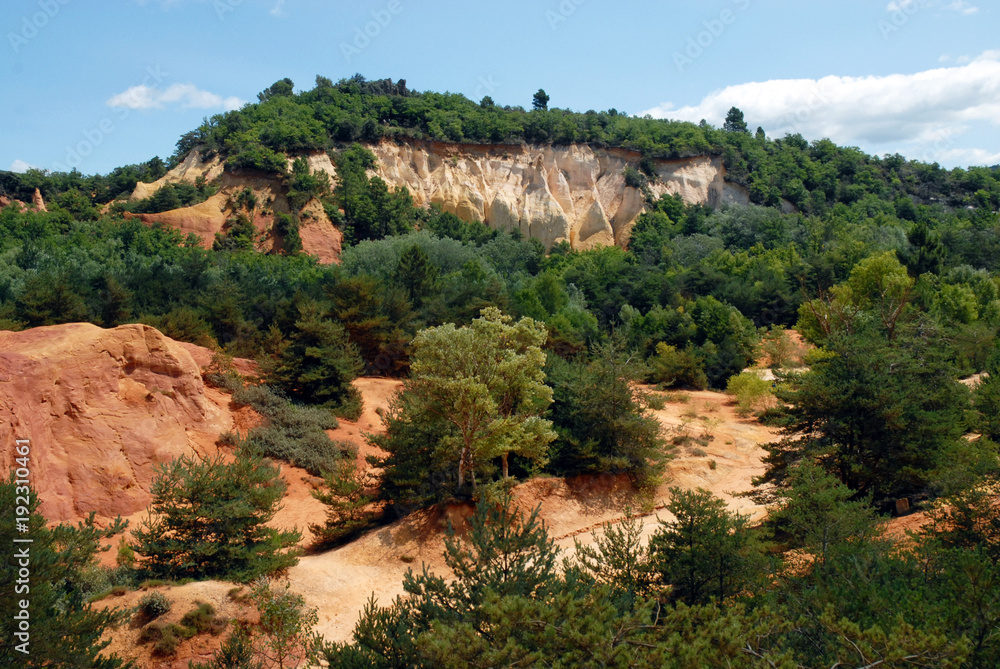 rustrel, colorado provençal, luberon, carrières d'ocre dans le parc régional du luberon, provence