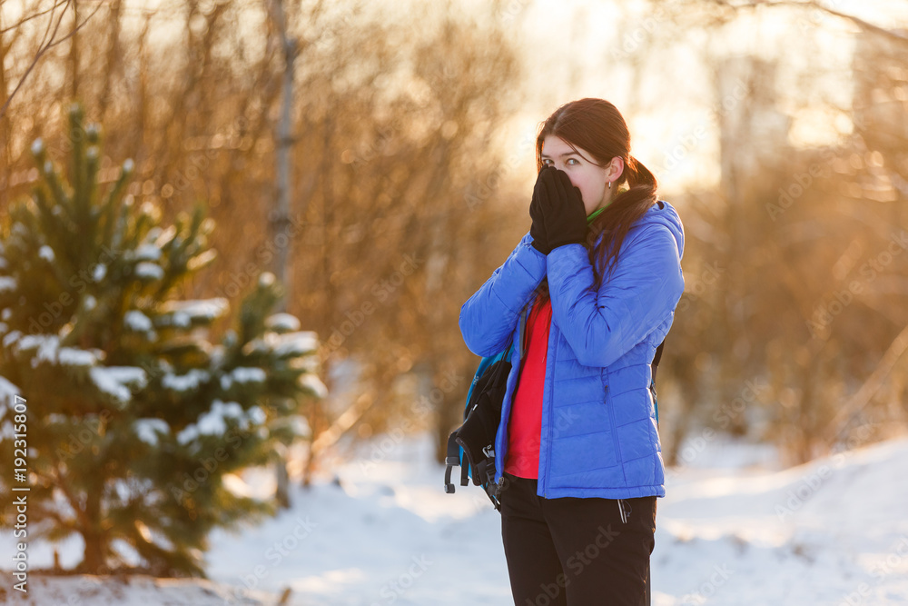Picture of sports woman with backpack of warming hand Picture of sports woman with backpack of warming hand