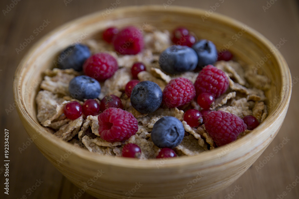 corn flakes lamponi ribes e mirtilli per colazione corn flakes lamponi ribes e mirtilli per colazione