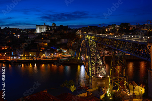 nocne widoki Porto, Portugalia © TOP67
